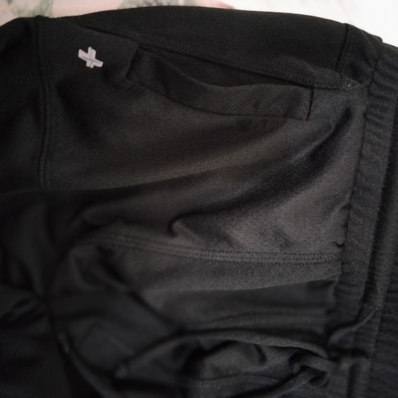 Very excellent condition scrub set worn once all items marked $10 or less 10/25 - Picture 5 of 10